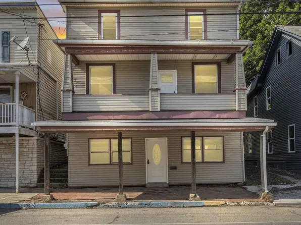 17 E Grand Ave, Tower City, PA 17980