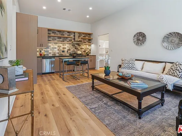 22645 Burbank Blvd, Woodland Hills, CA 91367