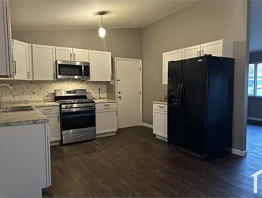 1885 Thunderbird Ave — Photo 6