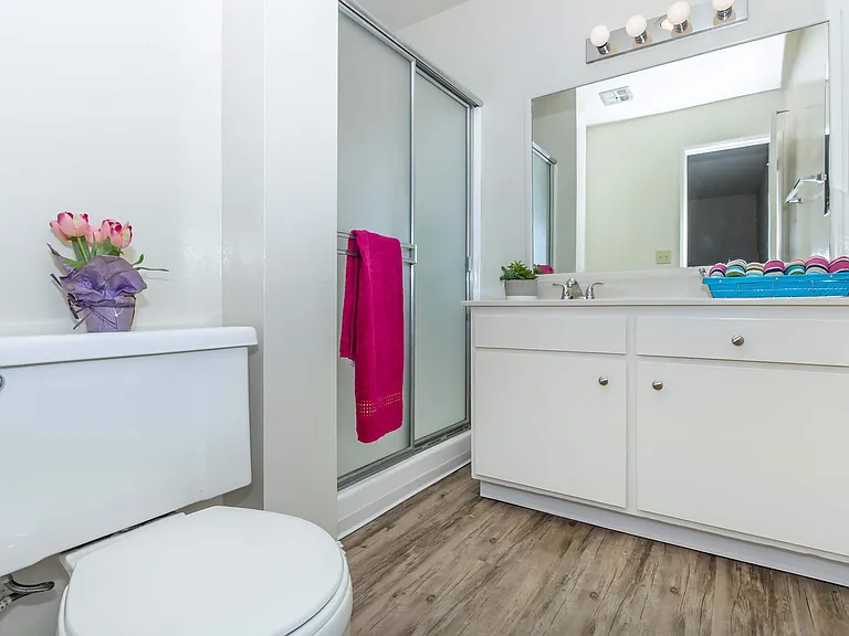 Emerald West Apartments — Photo 24