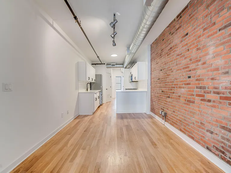 303 1st St #6 — Photo 2