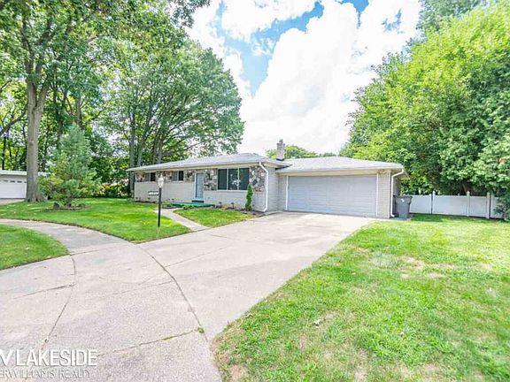 3rd image of 23842 Woodland Dr