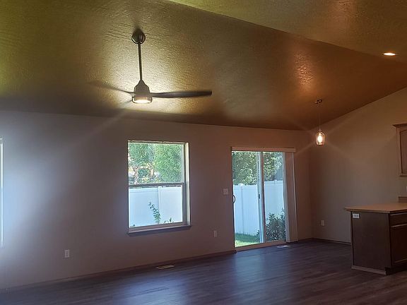 Living area with ceiling fan
