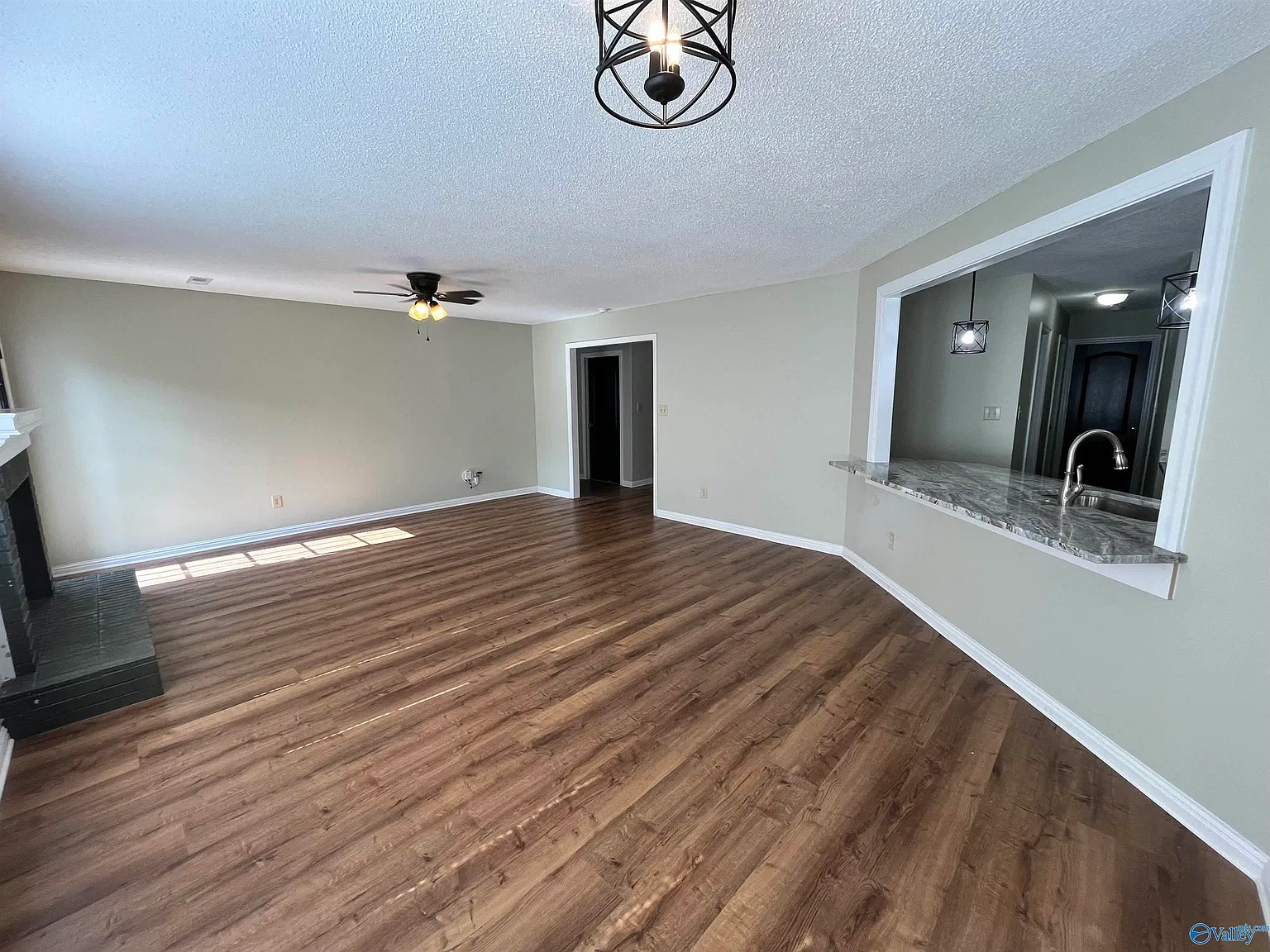 4 bed, 2.0 bath, 1900 sqft, $2,100 — Photo 4