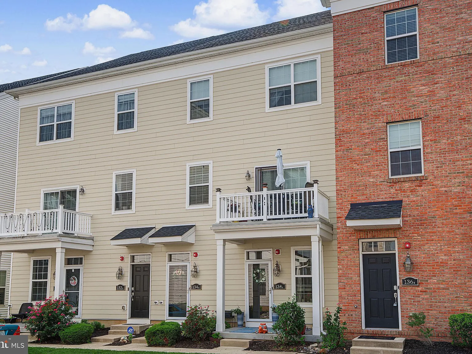 2 bed, 2.5 bath, 1416 sqft, $2,800 — Photo 3