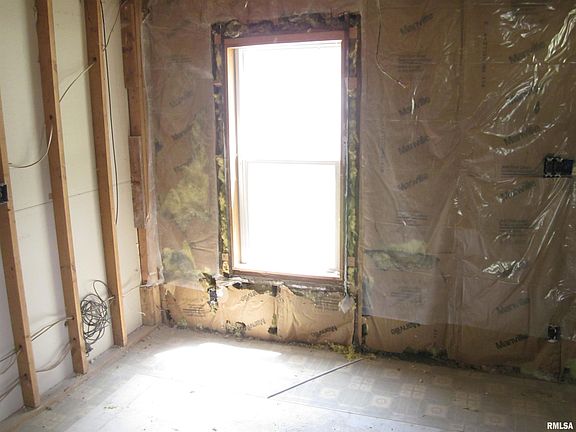 4th image of 215 N Menard St