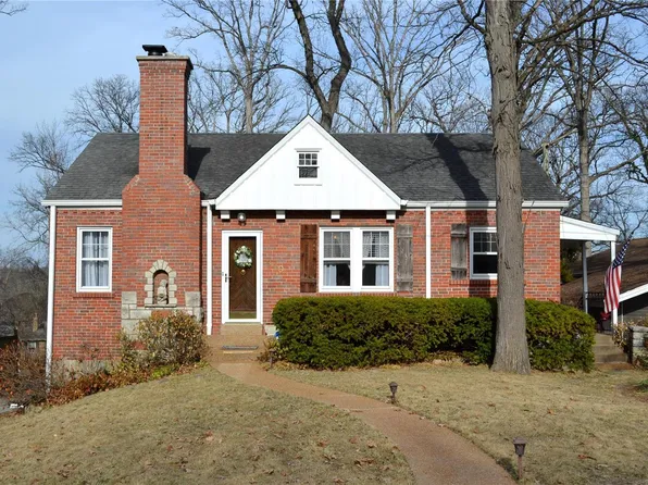 940 Liggett Dr, Saint Louis, MO 63126