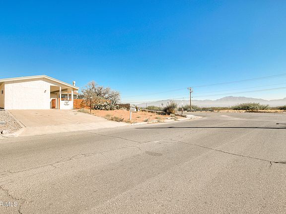 3rd image of 102 Casas Lindas Ln