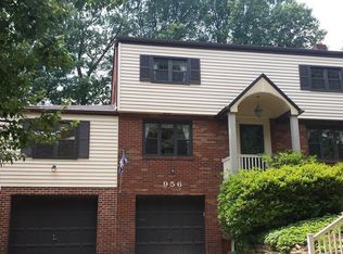 956 Country Club Dr, Pittsburgh, PA 15228