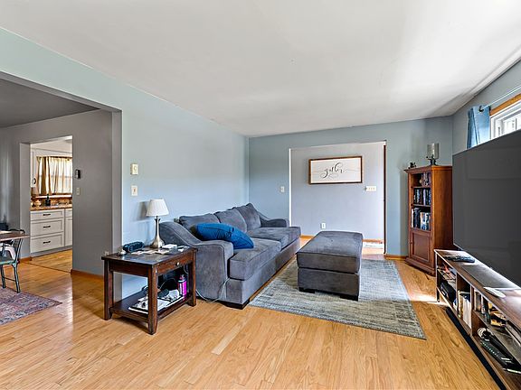 3rd image of 56 Spring Valley Rd