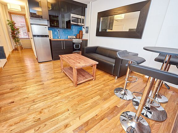4th image of 174 Elizabeth St #2F
