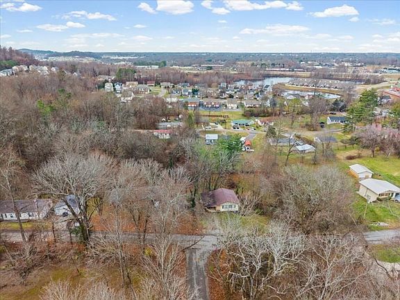 3rd image of 939 Watauga Rd