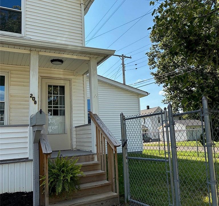 1st image of 208 S 15th St