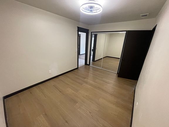 Same middle small room.