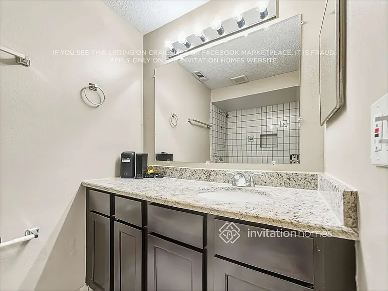 951 Waverly Dr — Photo 11