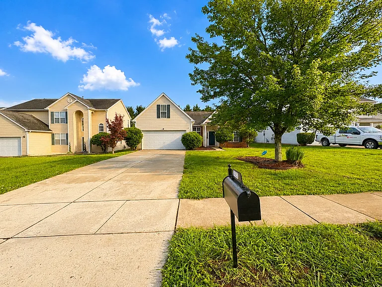 16131 Circlegreen Dr — Photo 2