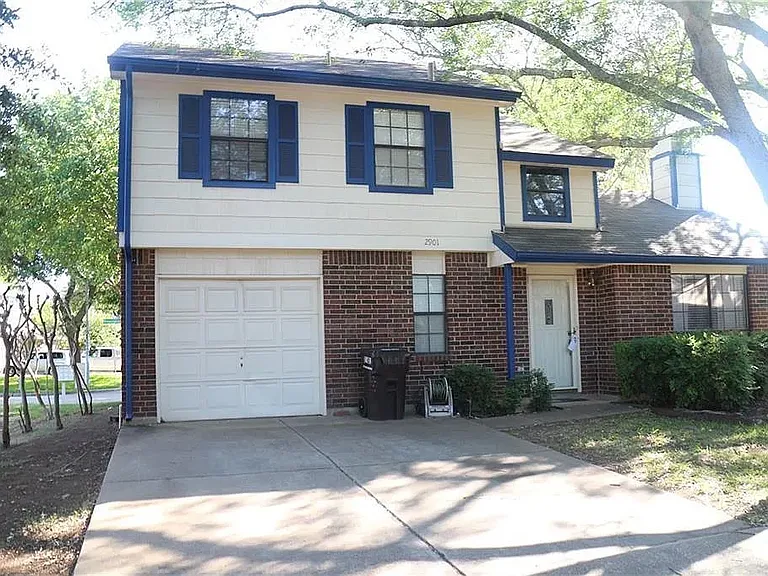 2901 Mulberry Ln — Photo 1