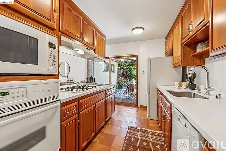 7200 Saroni Dr — Photo 4