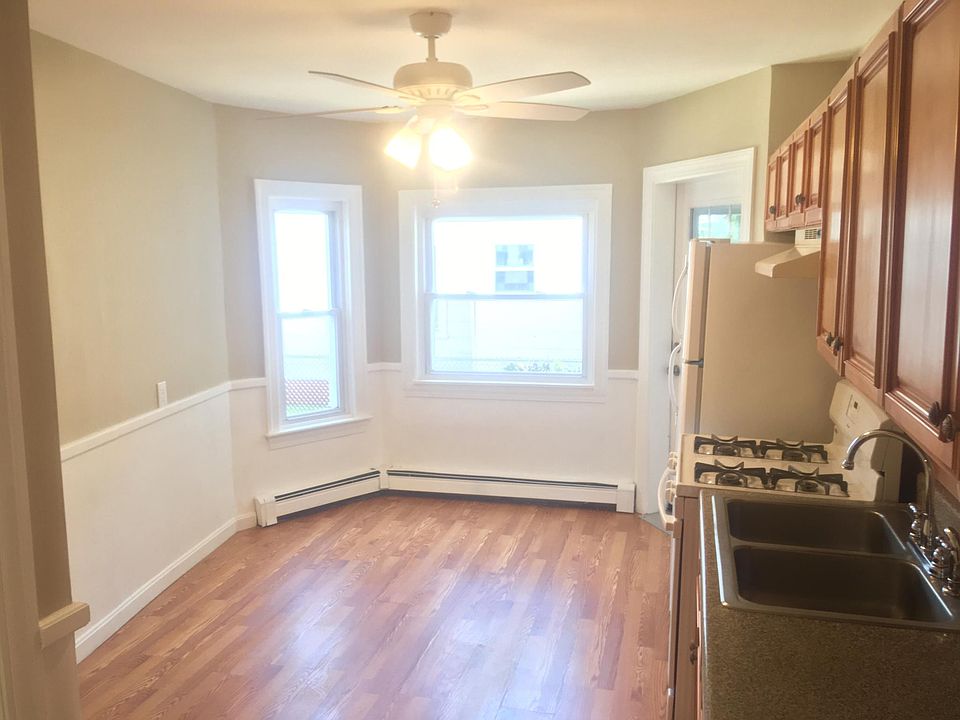 Updated eat-in kitchen