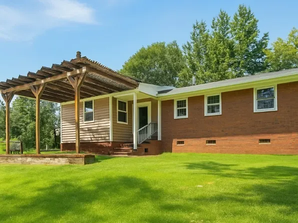 805 Perley St, Fayetteville, NC 28305