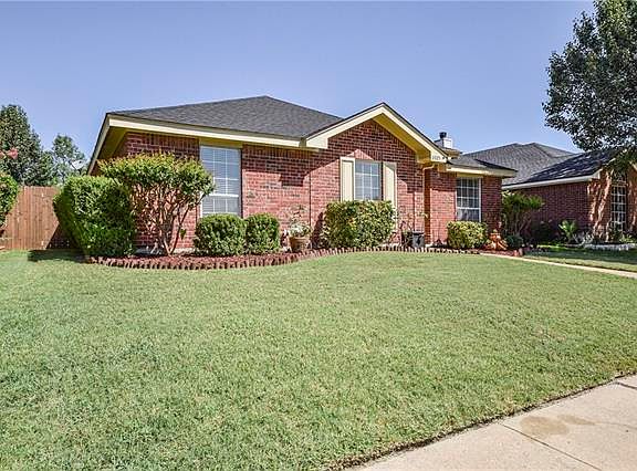 3rd image of 2025 Emerald Oaks Dr