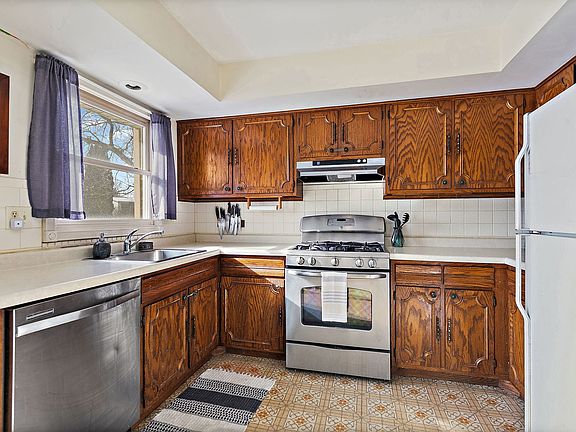 5th image of 1345 S Madlock Ct