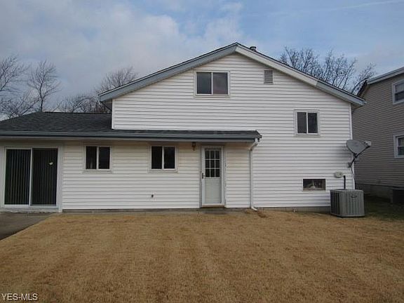4th image of 833 Rosewood Dr