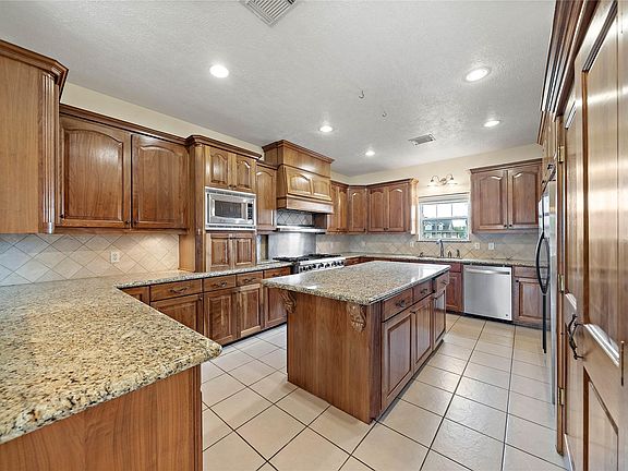 3rd image of 4811 Texana Dr