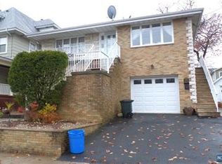 1071 Abbott Blvd, Fort Lee, NJ 07024