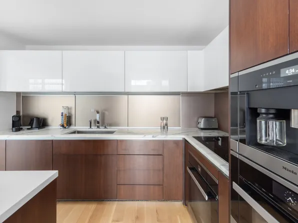135 West 52nd Street PH4 image 3 of 12