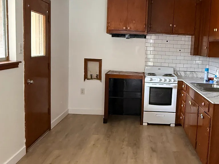 1009 Meadow Park Dr — Photo 5