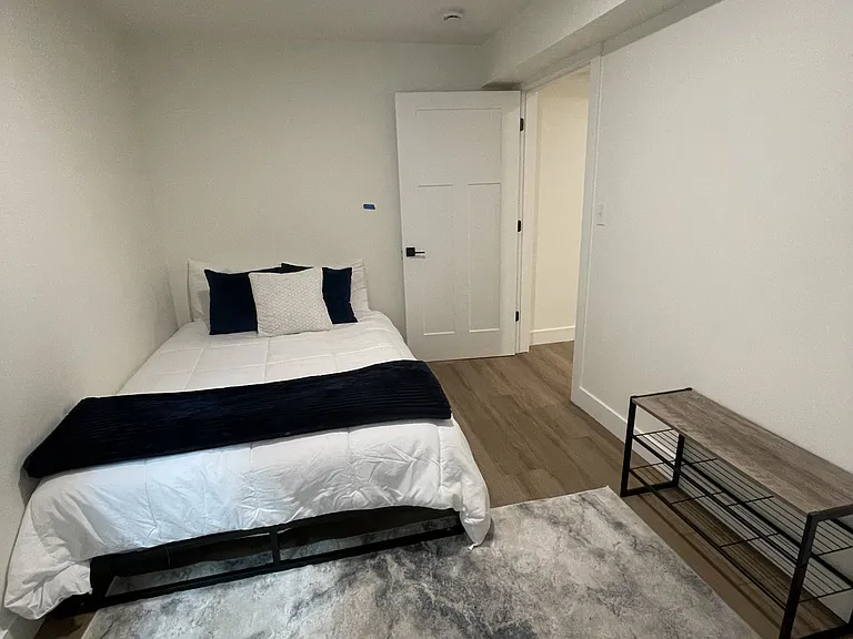 2233 Jefferson Ave #3 — Photo 10