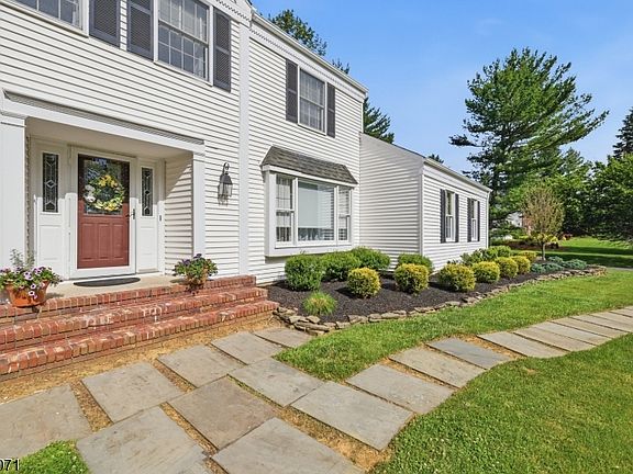 4th image of 46 Glen Ridge Dr