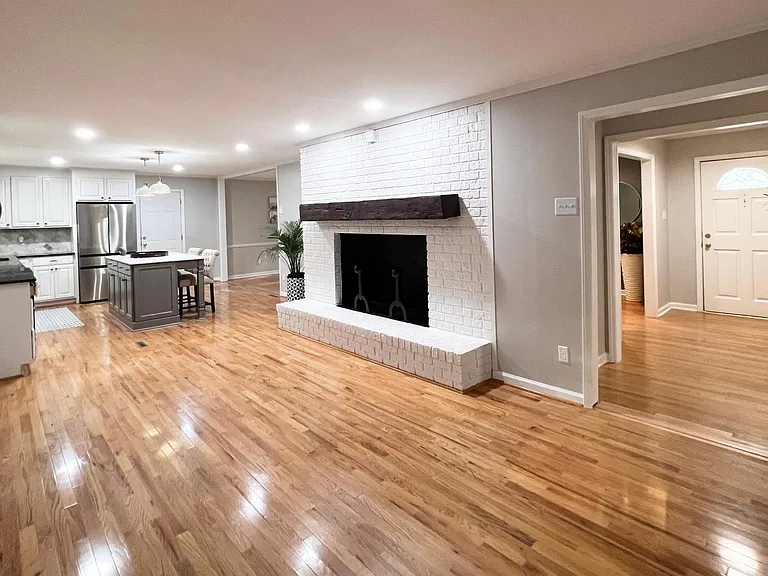 5005 N Hills Dr — Photo 4