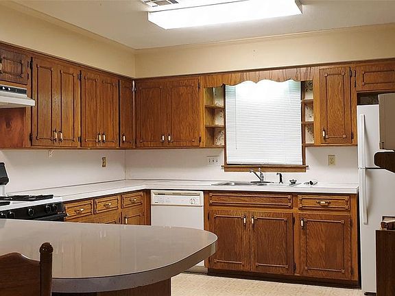 2nd image of 762 Forestdale Dr