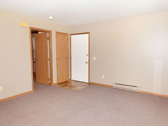 4th image of 613 Valley Park Ct #4