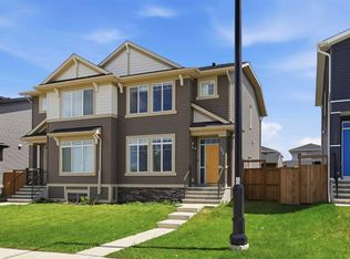 352 W Dawson Dr, Chestermere, AB T1X 2R6