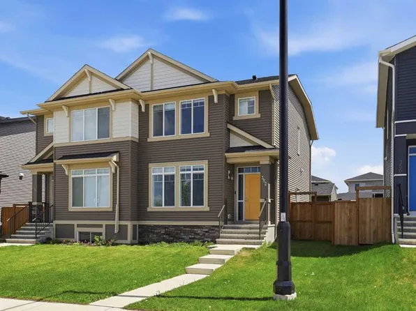 352 W Dawson Dr, Chestermere, AB T1X 2R6