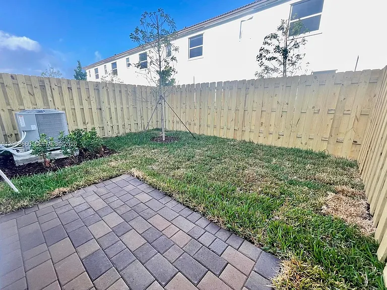 2882 SE 26th Ter — Photo 9