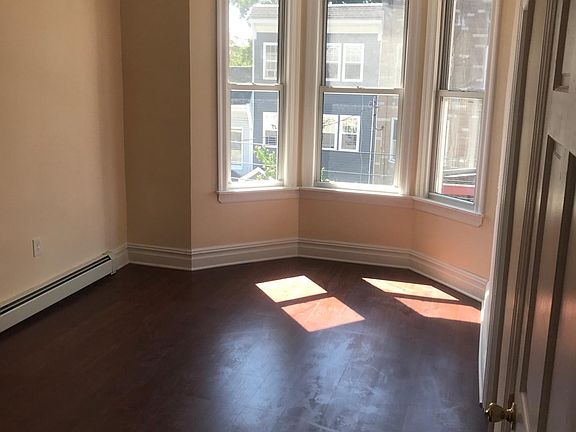 4th image of 1314 Clay Ave