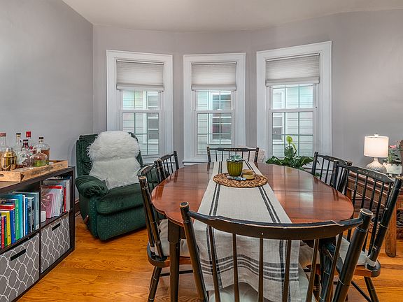 4th image of 821 Ashland Ave