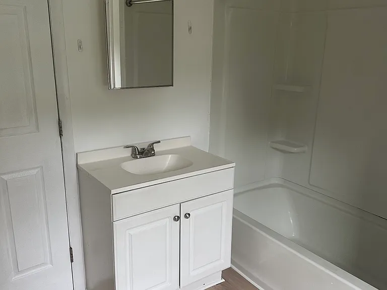 657A South St #B — Photo 5