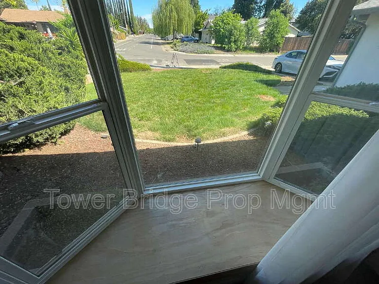 9400 Appalachian Dr — Photo 16