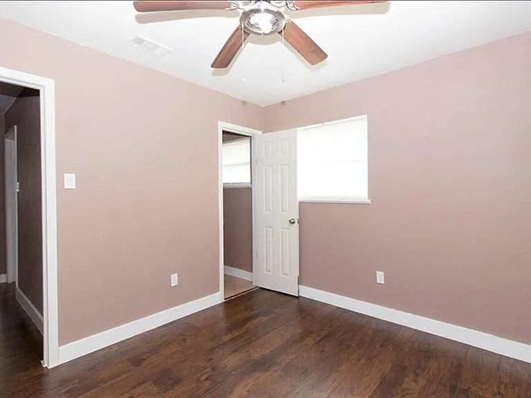 335 S Barbara St — Photo 11