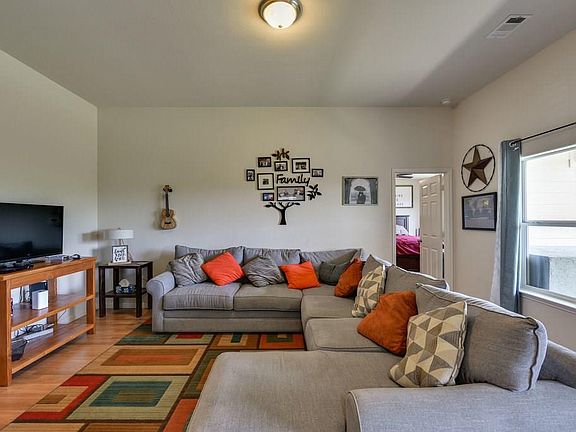 4th image of 524 Riverbed Dr