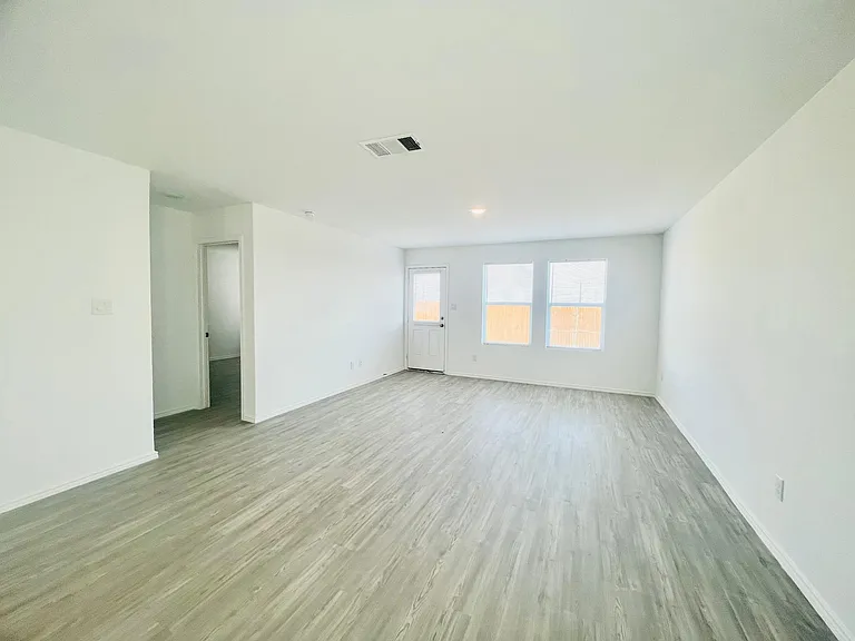 2906 Millican Dr — Photo 4