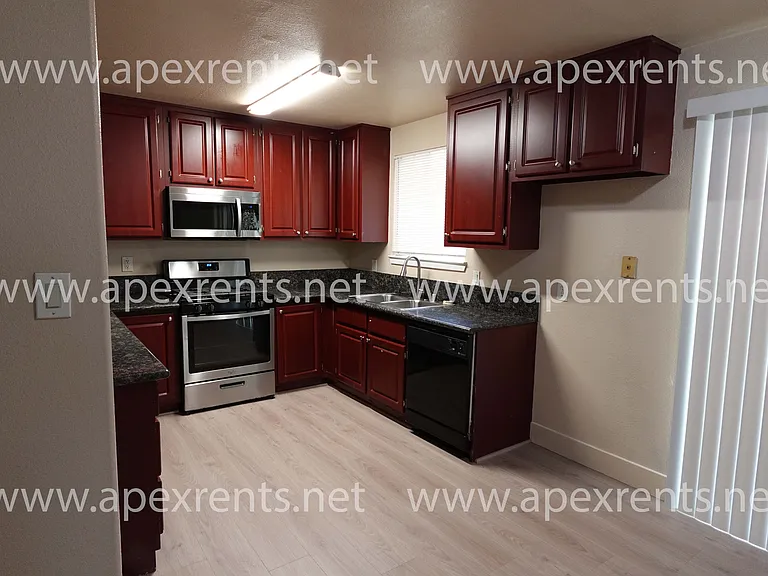 4116 Stephen Dr — Photo 2