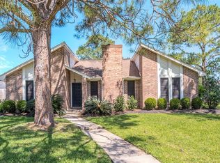 1101 Londonderry Ave, Friendswood, TX 77546