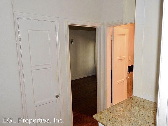 5th image of 237 S Elm Dr APT 1