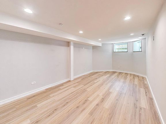 5th image of 824 N Maplewood Ave #G